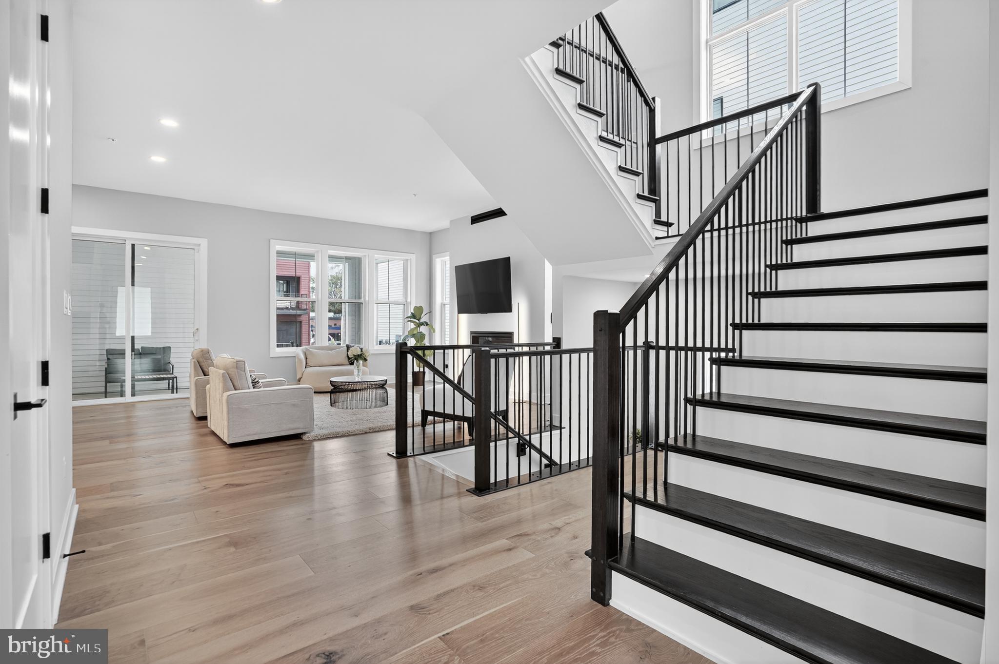 6917 SILVER LINDEN ST