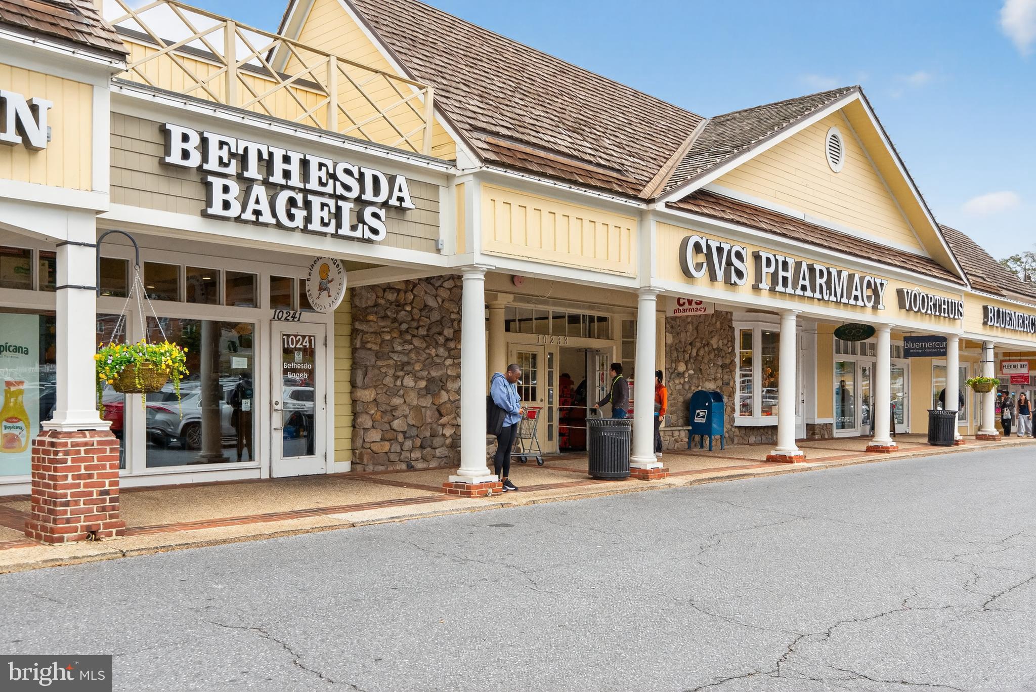 6917 SILVER LINDEN ST