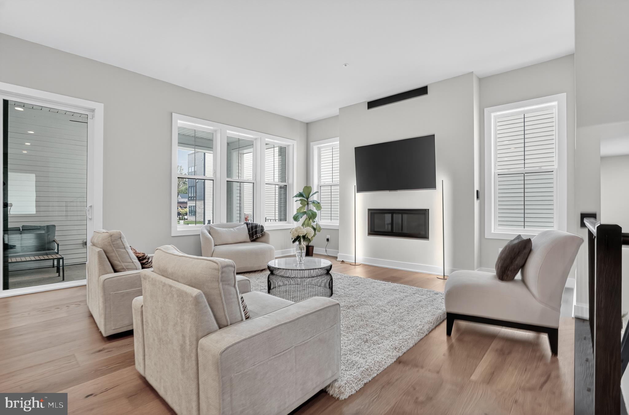 6917 SILVER LINDEN ST