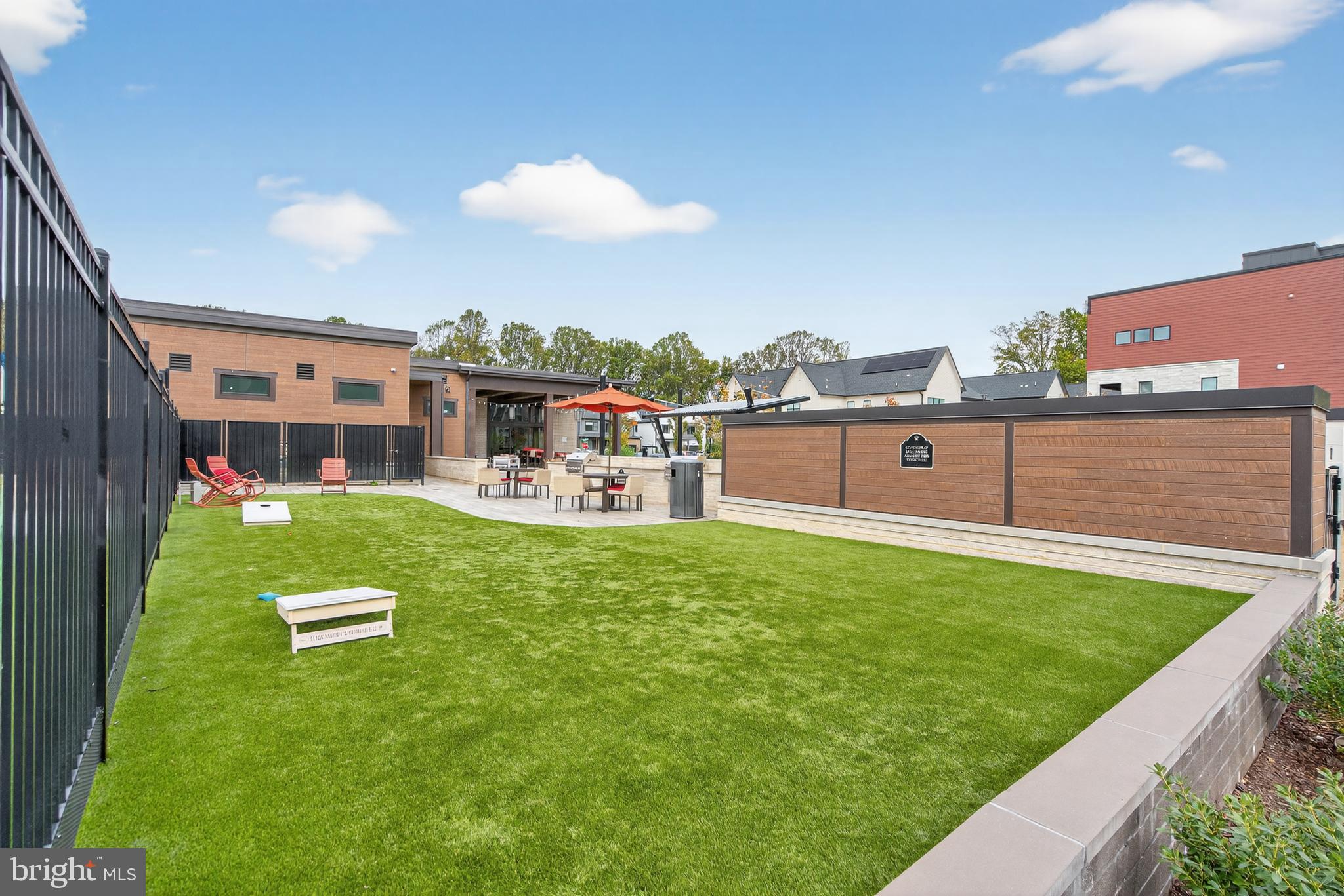 6917 SILVER LINDEN ST