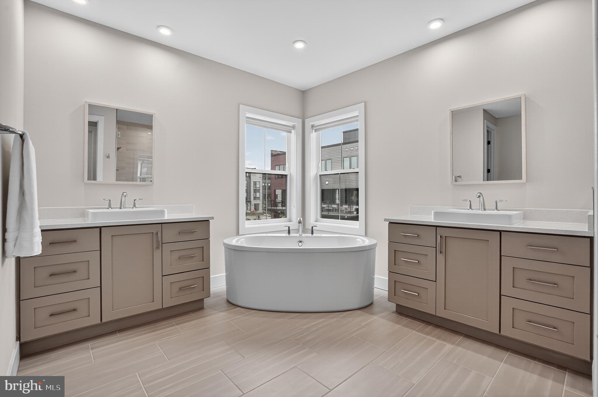 6917 SILVER LINDEN ST