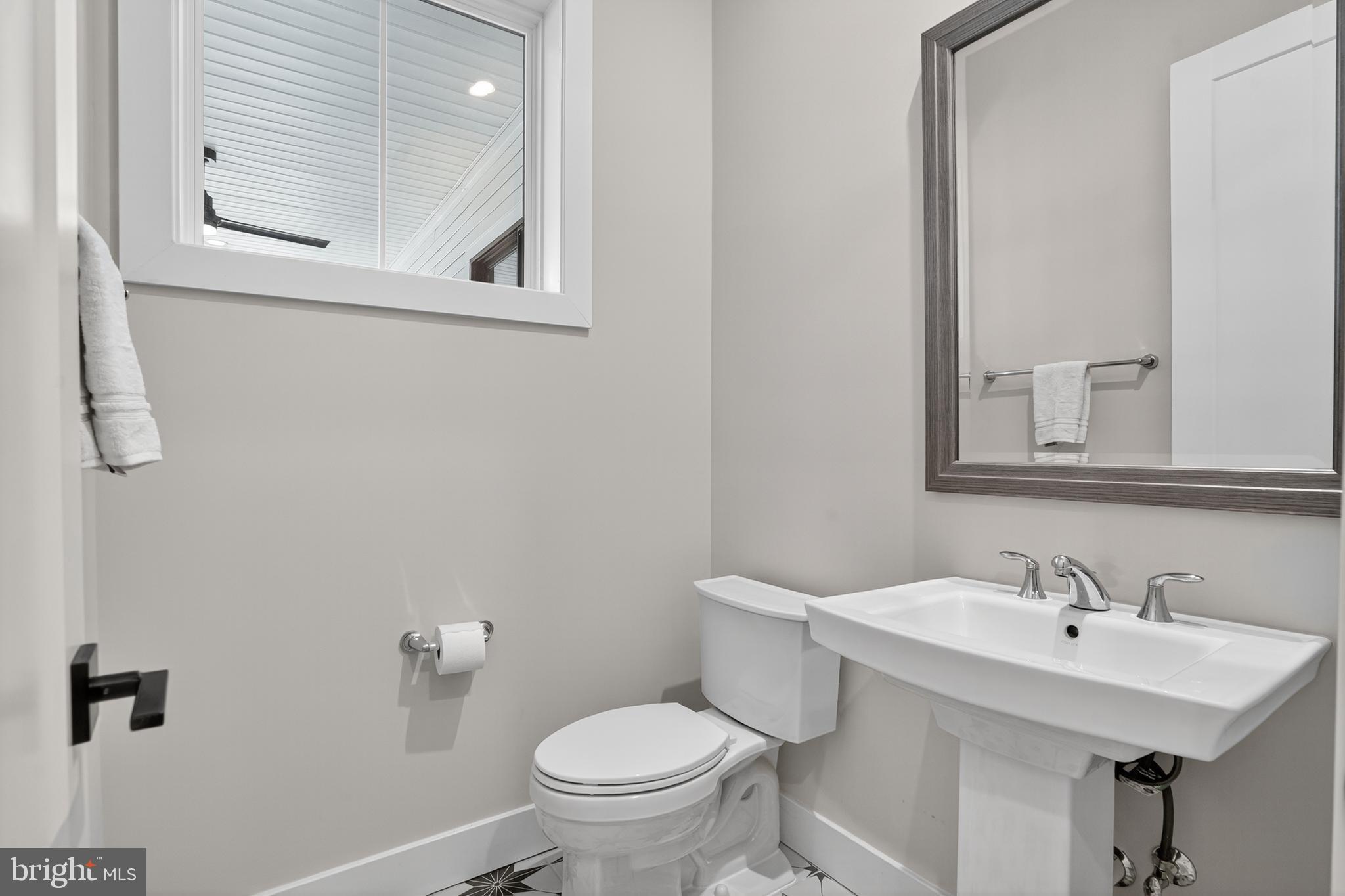 6917 SILVER LINDEN ST