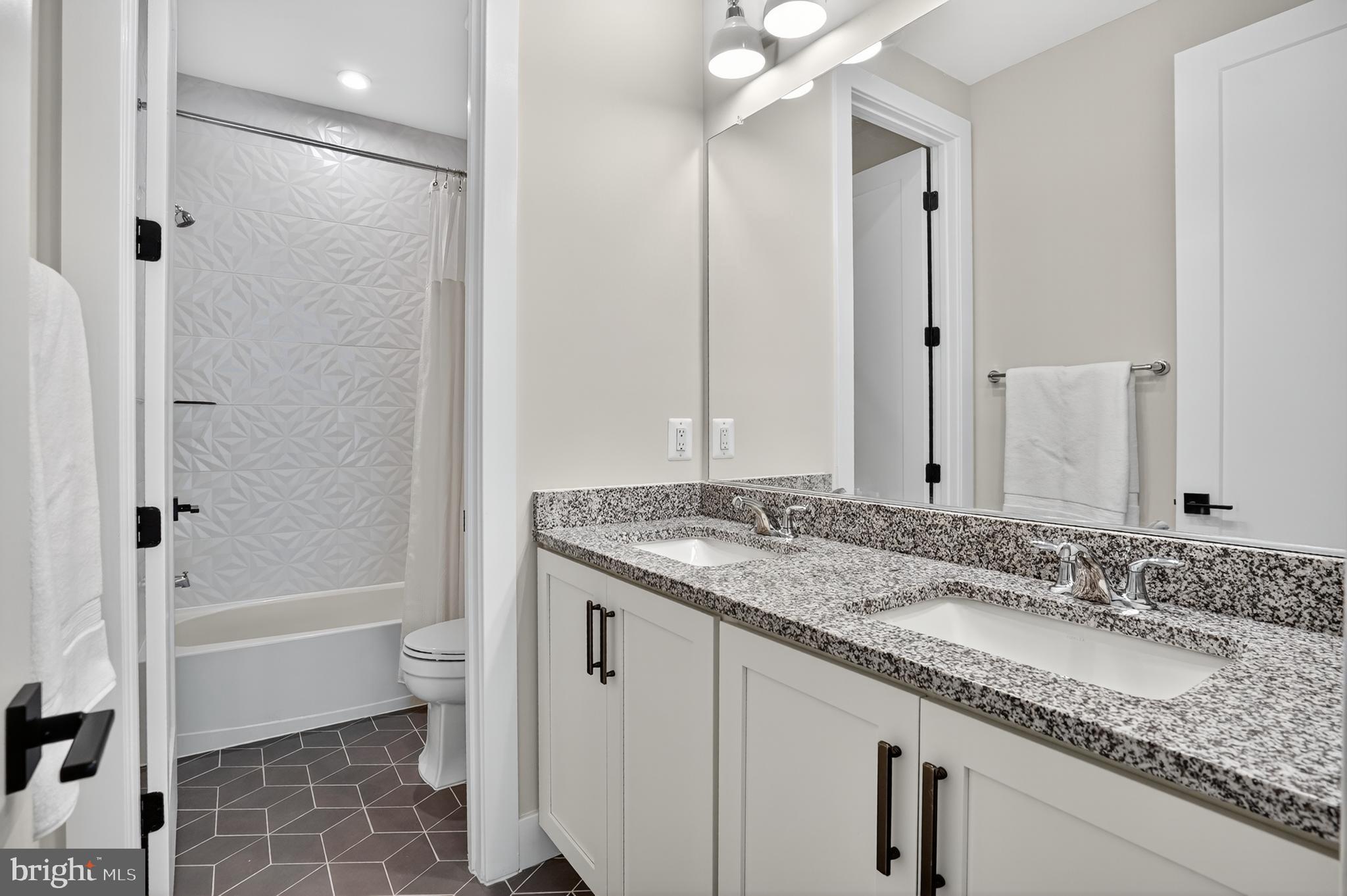 6917 SILVER LINDEN ST