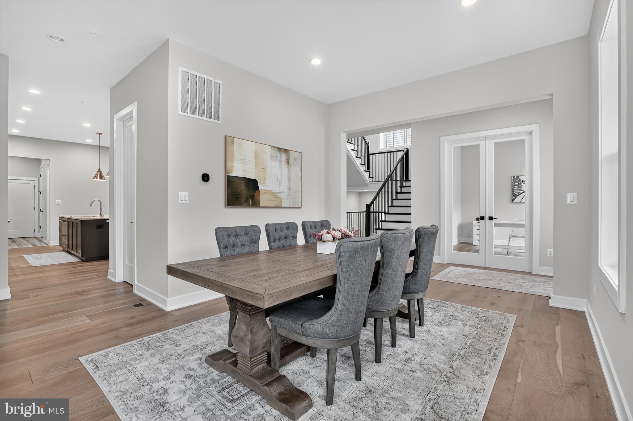 6917 SILVER LINDEN ST