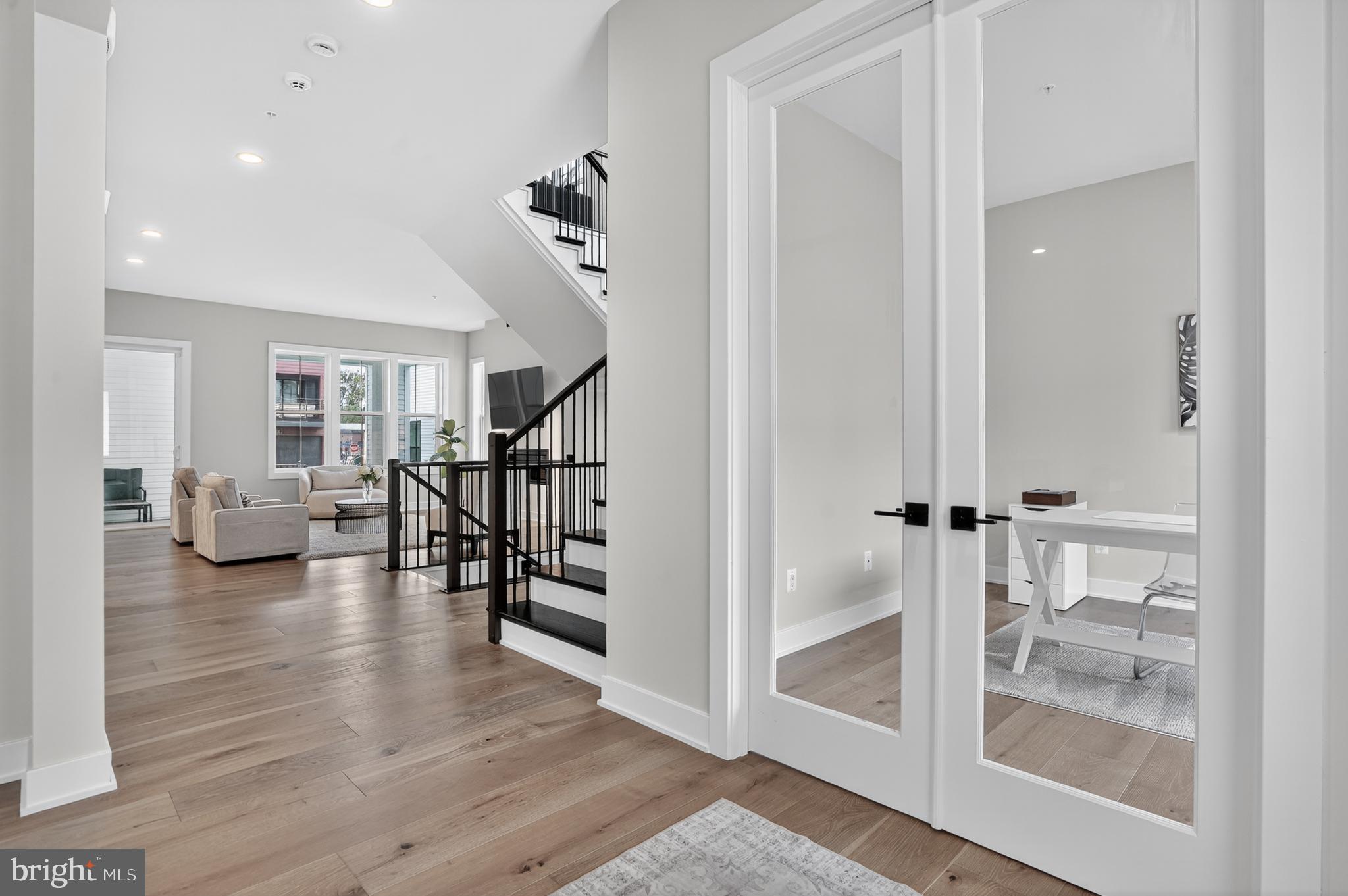 6917 SILVER LINDEN ST