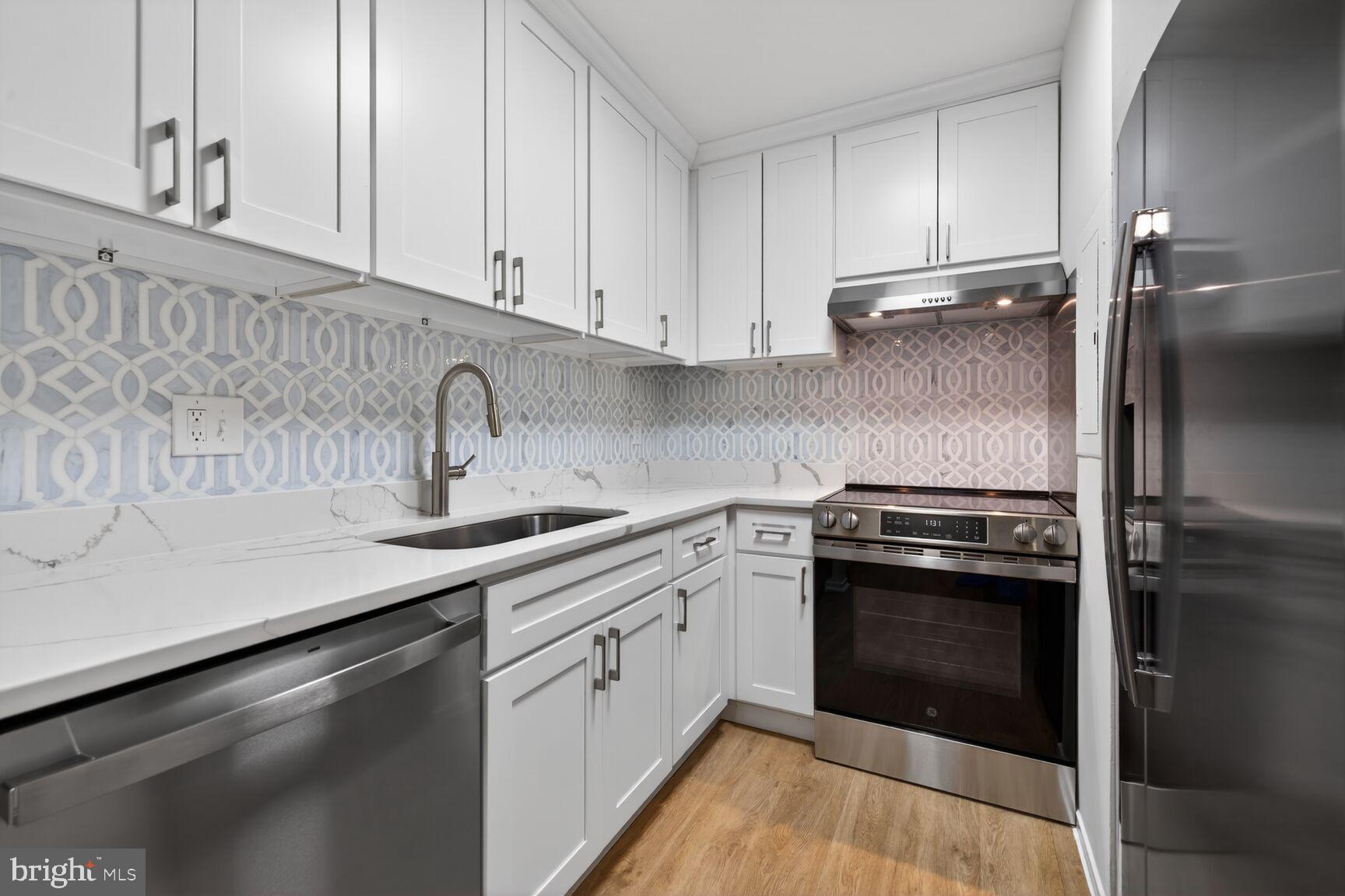 18207 SWISS CIRCLE 2-97