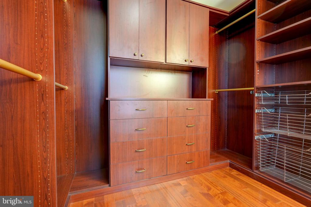 1 BLACK KETTLE COURT