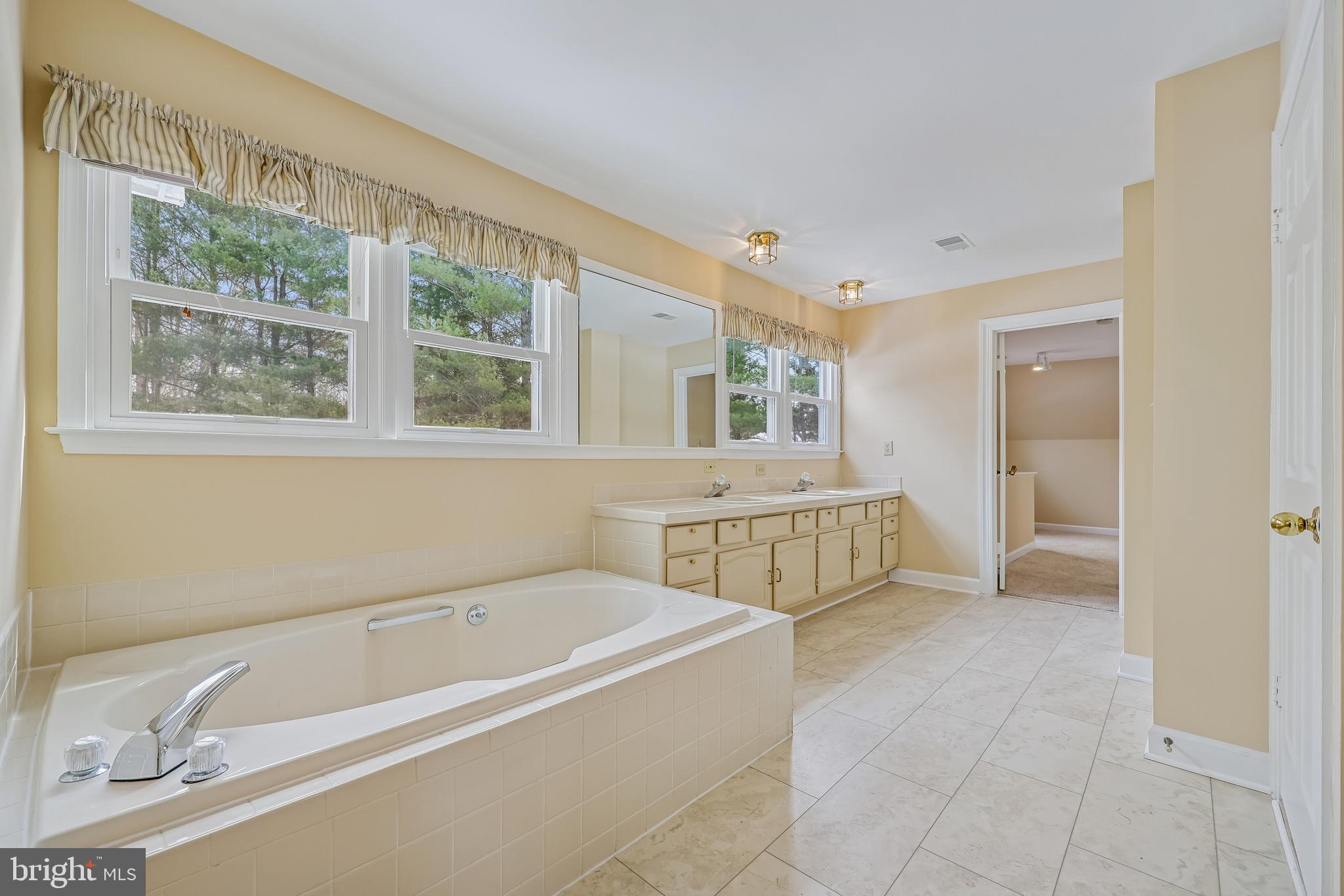 16405 EQUESTRIAN LANE