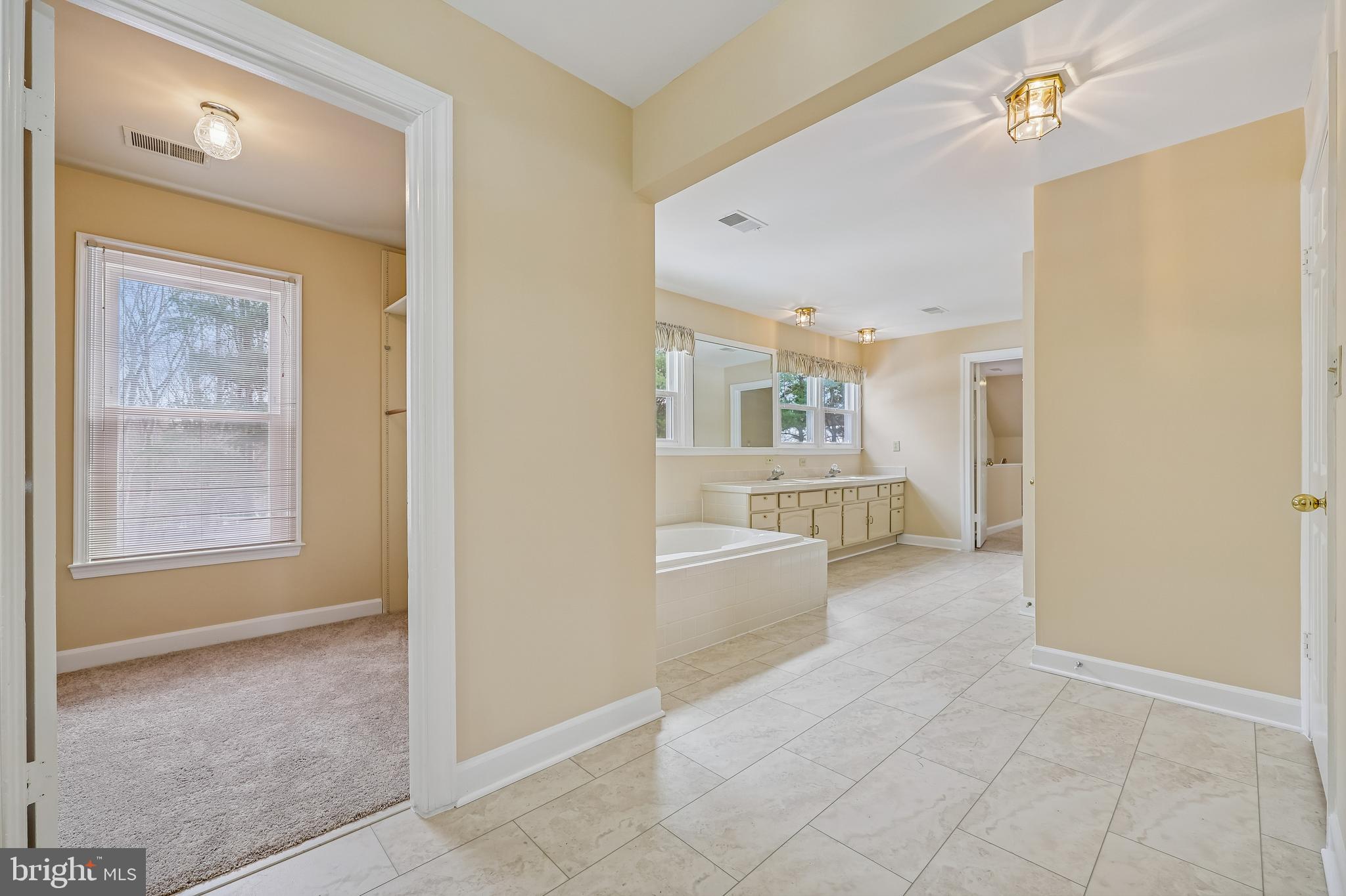 16405 EQUESTRIAN LANE