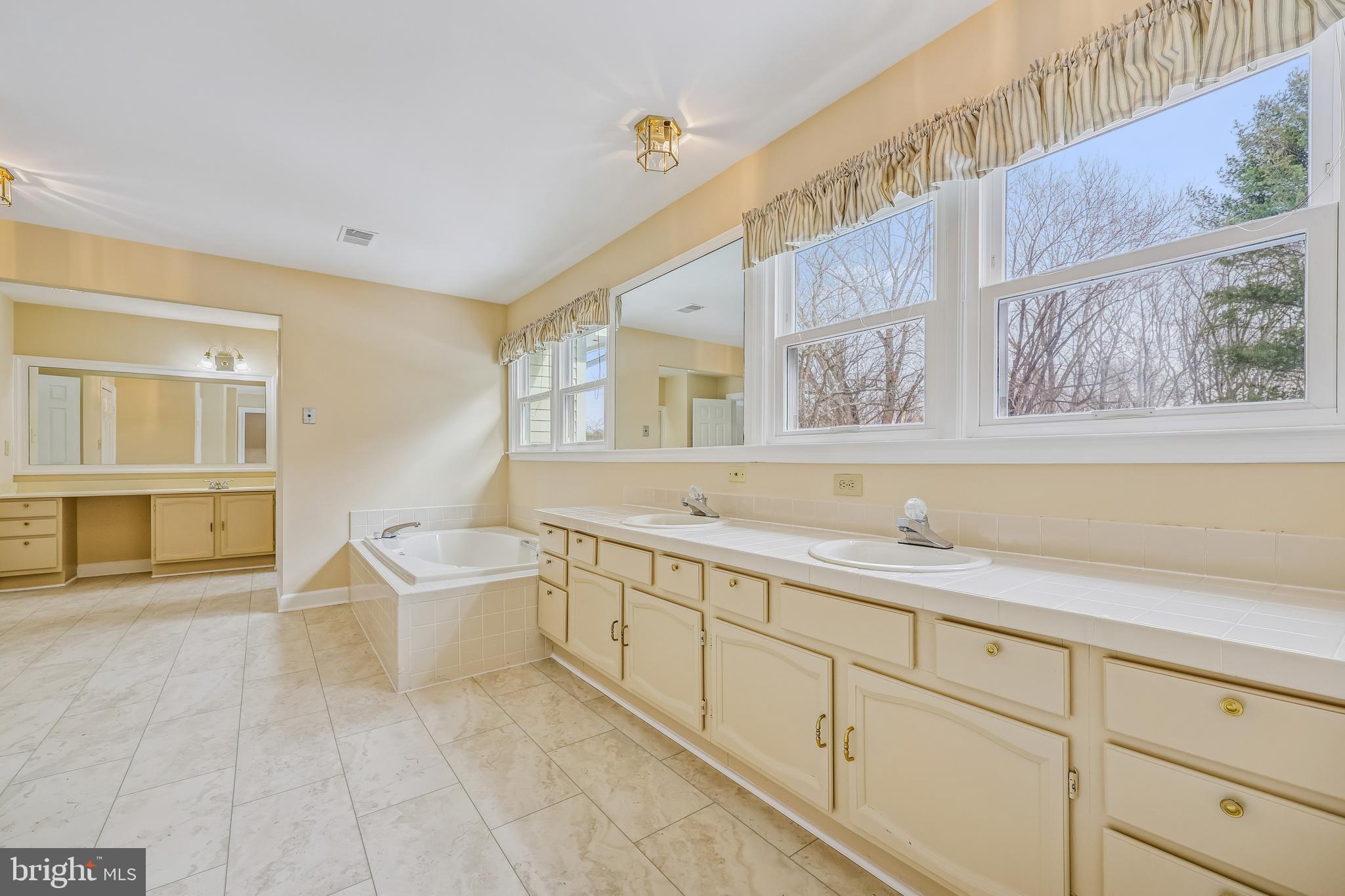 16405 EQUESTRIAN LANE