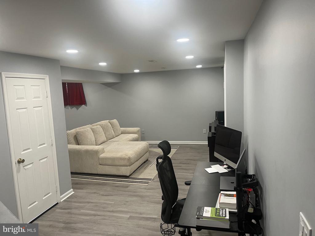 6 BLACKBURN COURT