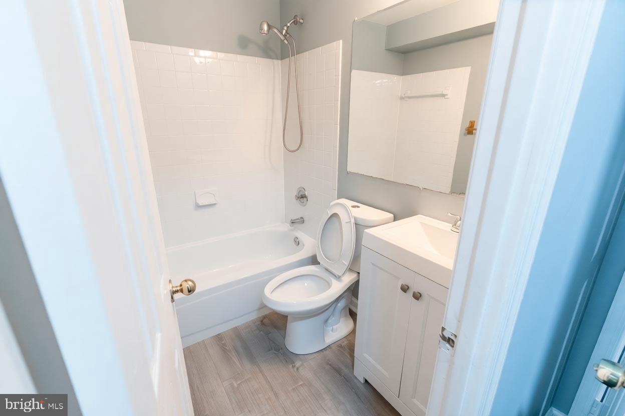 2343 LONDON BRIDGE DRIVE