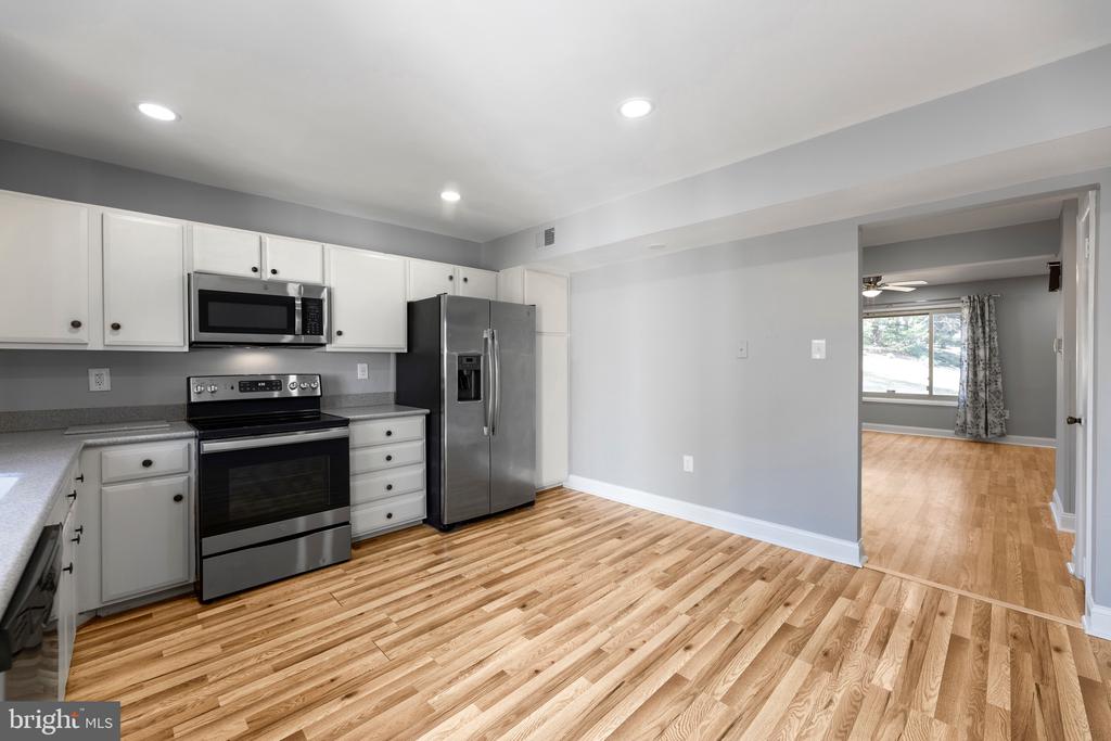 9052 CENTERWAY ROAD