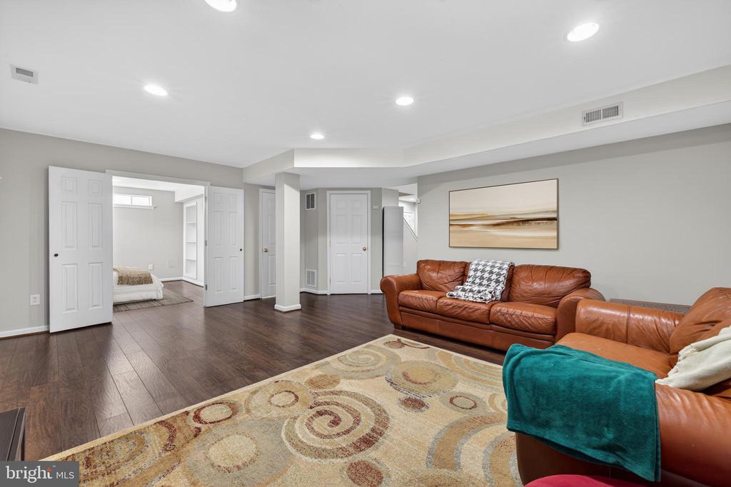 7810 HERITAGE FARM DRIVE