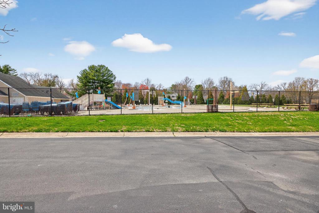 7810 HERITAGE FARM DRIVE