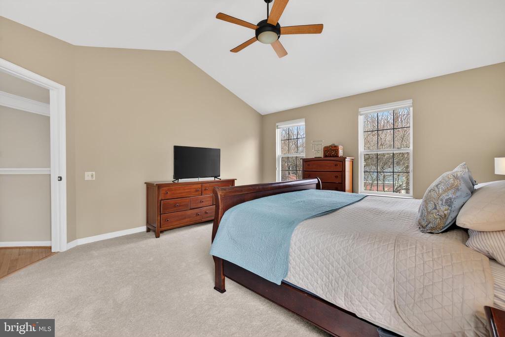 7810 HERITAGE FARM DRIVE