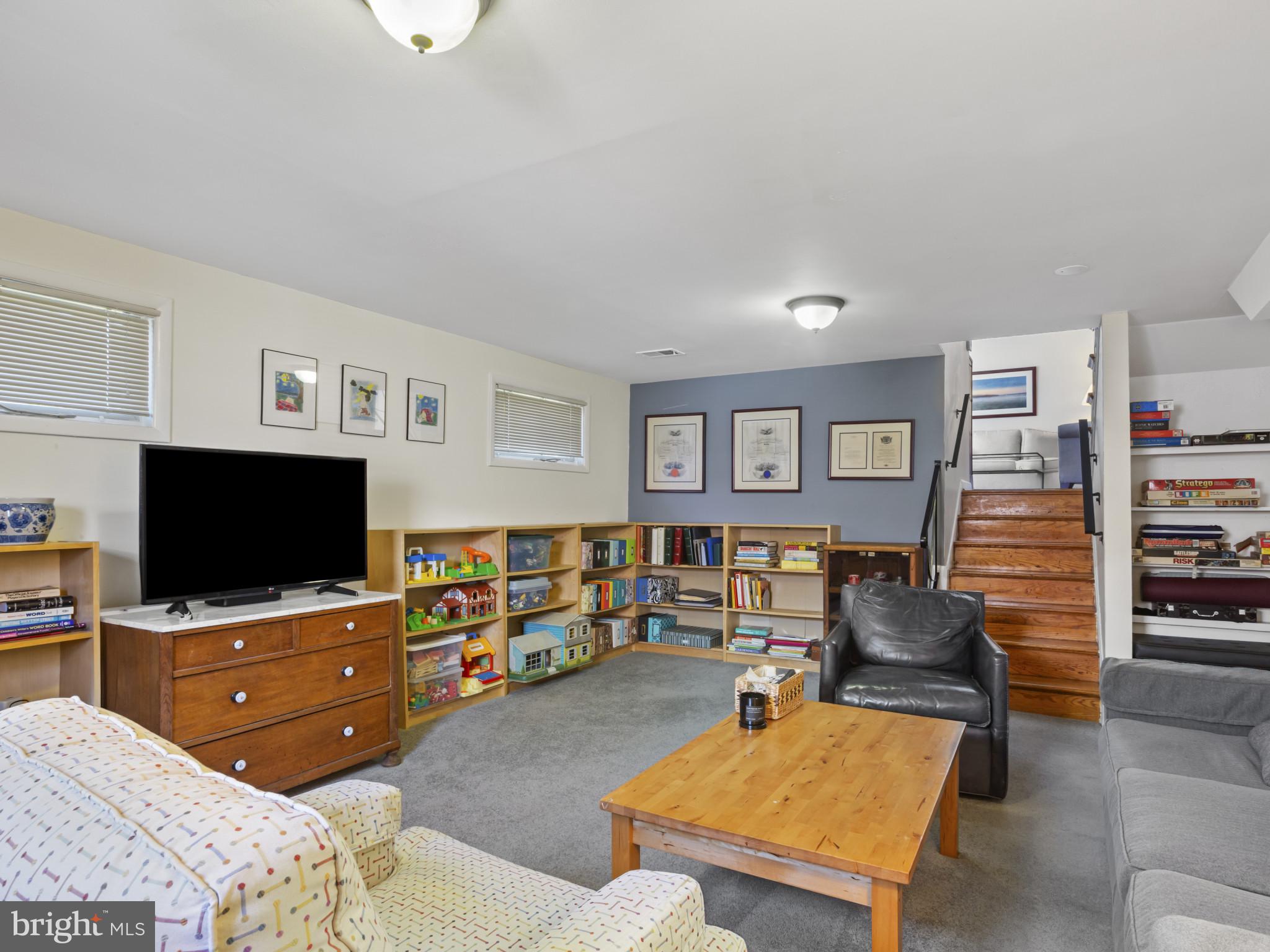 935 LOXFORD TERRACE