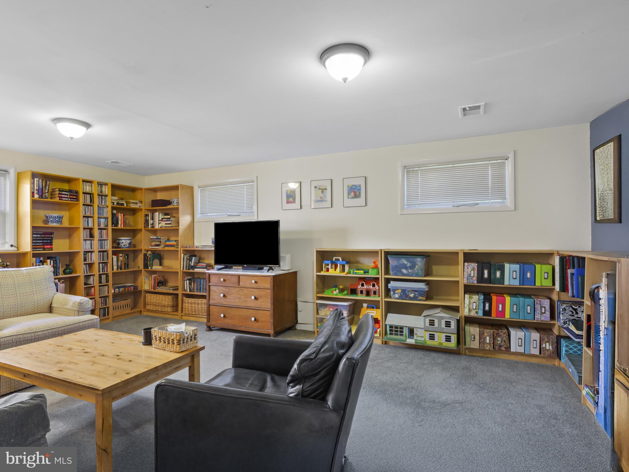935 LOXFORD TERRACE