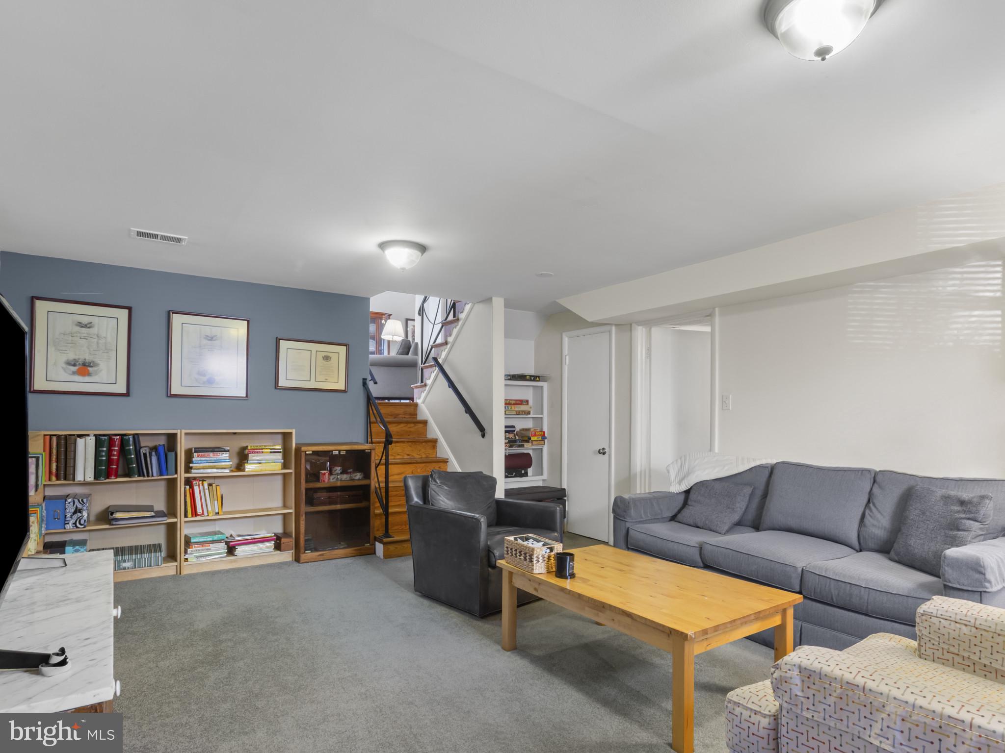 935 LOXFORD TERRACE