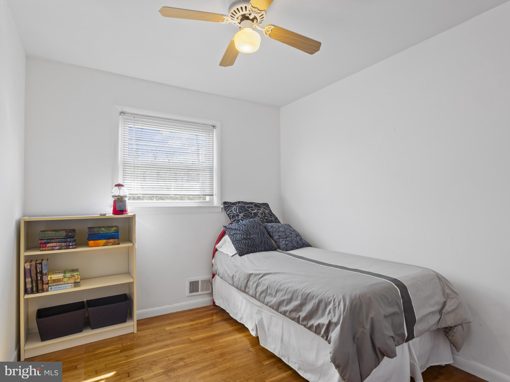 935 LOXFORD TERRACE