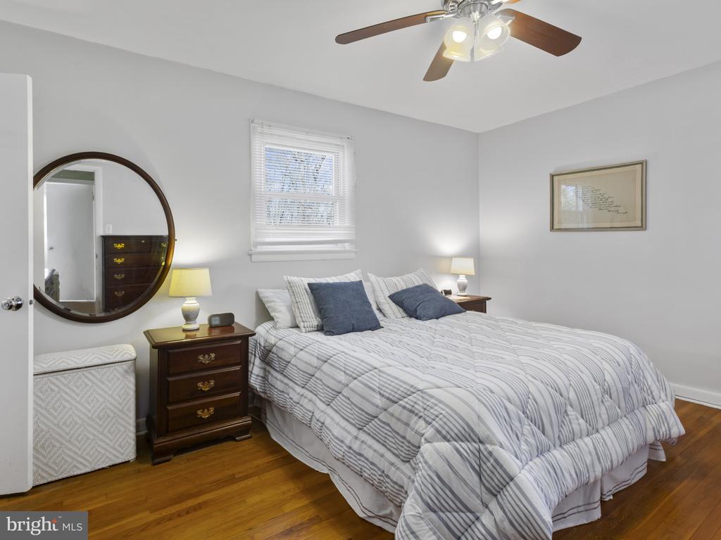 935 LOXFORD TERRACE