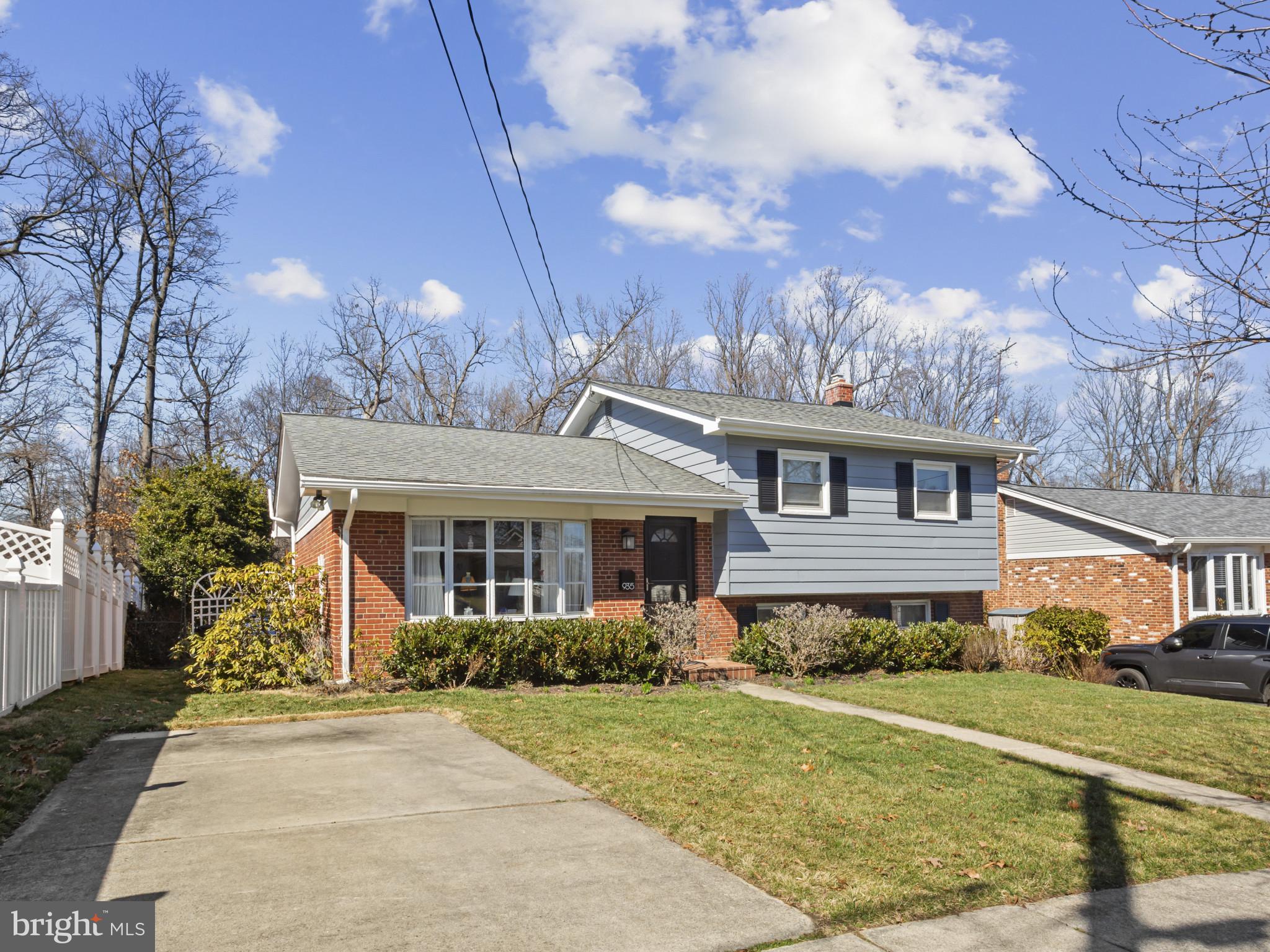 935 LOXFORD TERRACE
