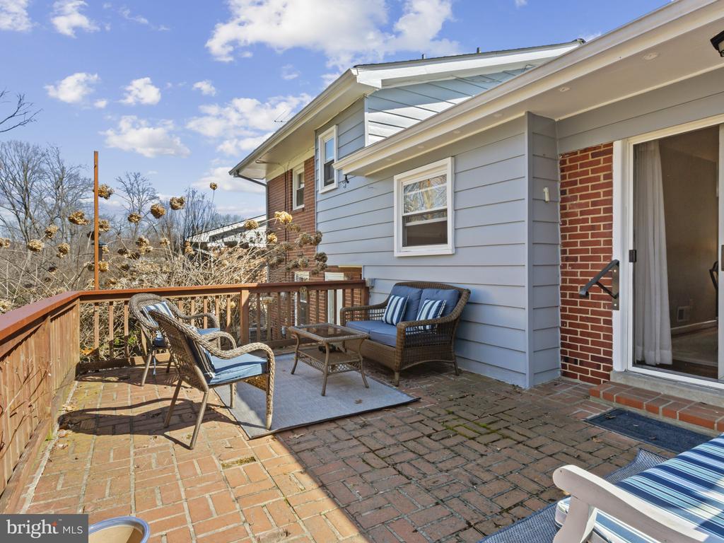 935 LOXFORD TERRACE