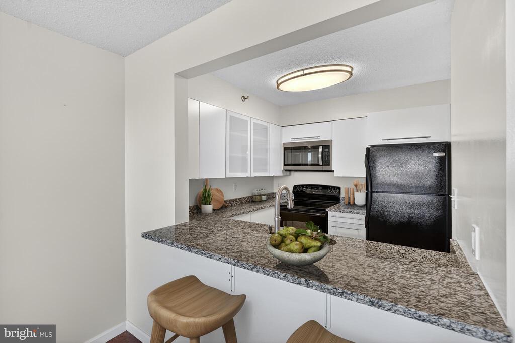 10101 GROSVENOR PLACE 1603