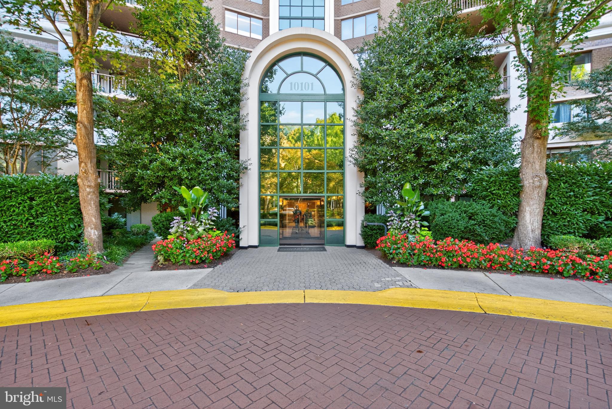 10101 GROSVENOR PLACE 1603