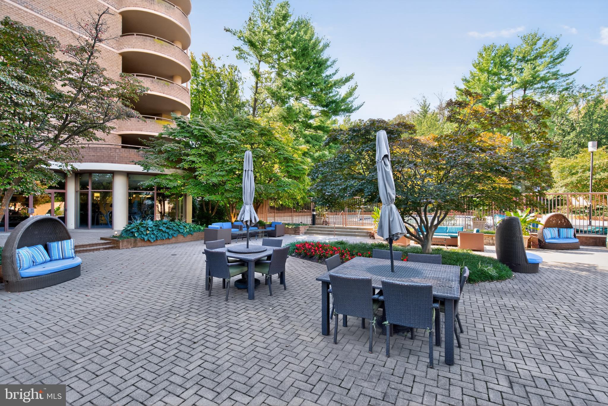 10101 GROSVENOR PLACE 1603