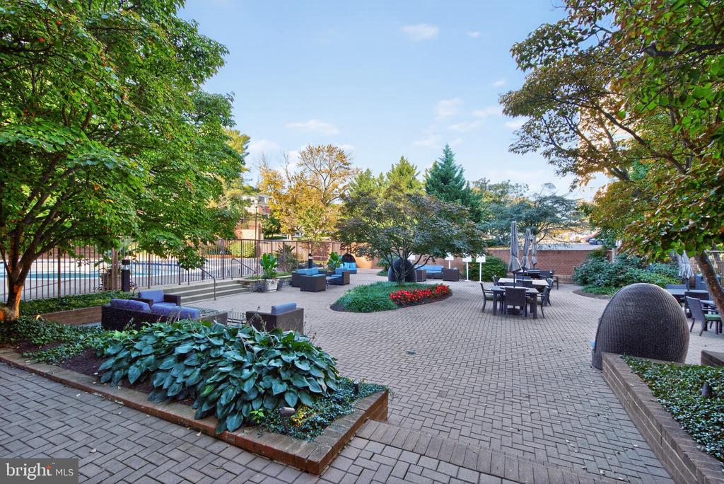 10101 GROSVENOR PLACE 1603