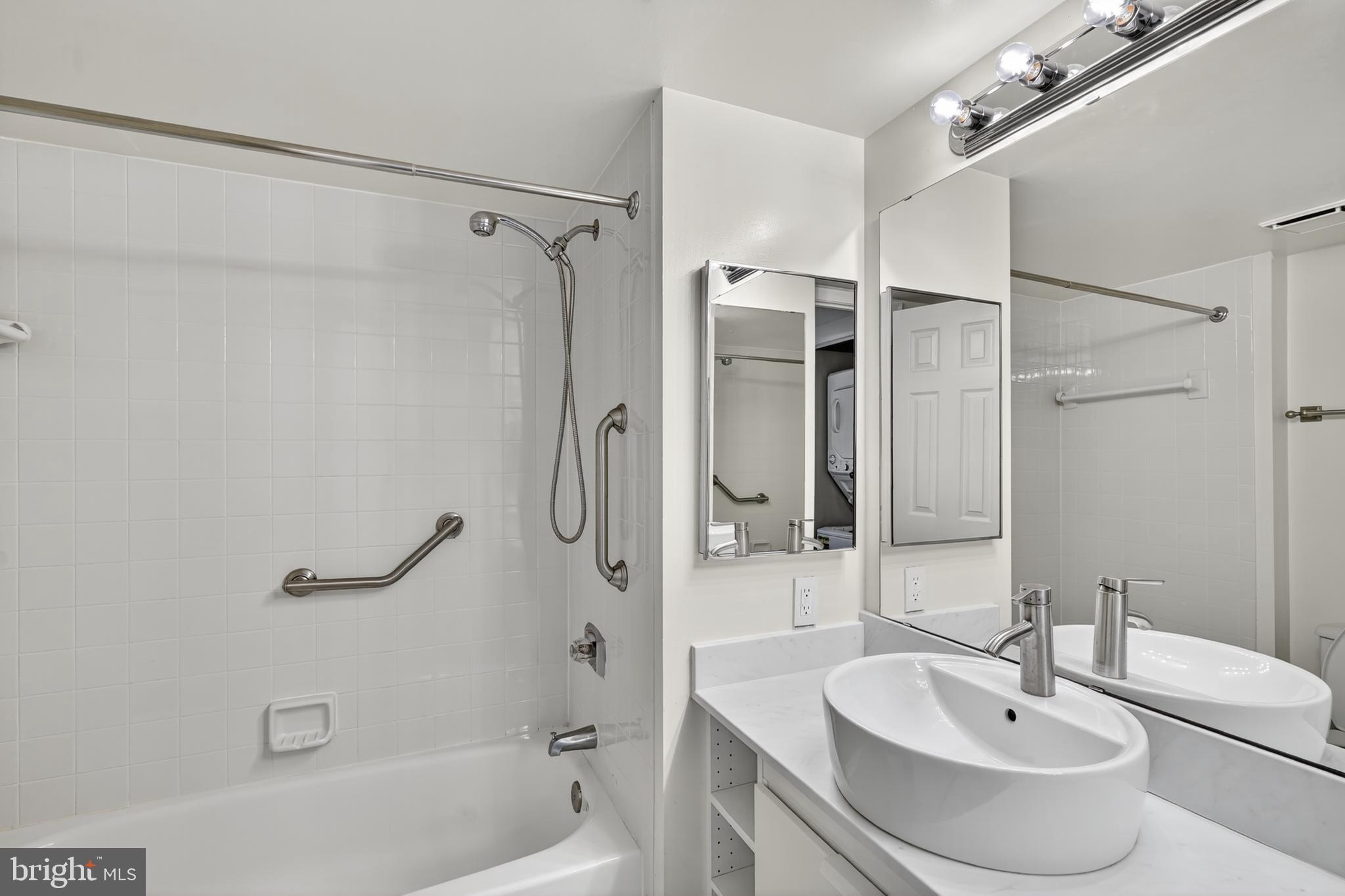 10101 GROSVENOR PLACE 1603
