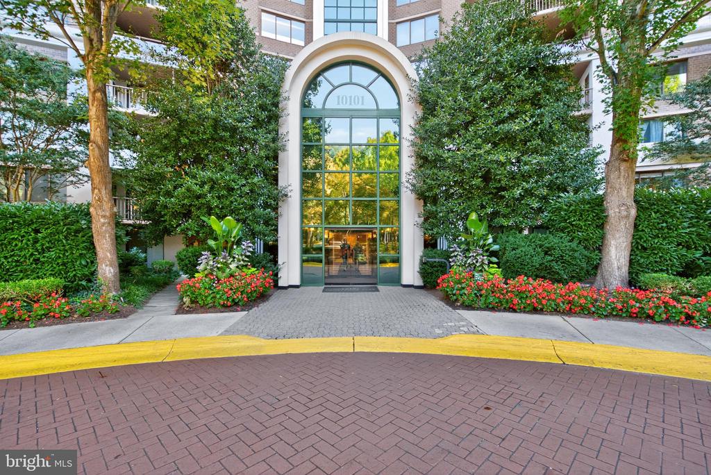 10101 GROSVENOR PLACE 1603