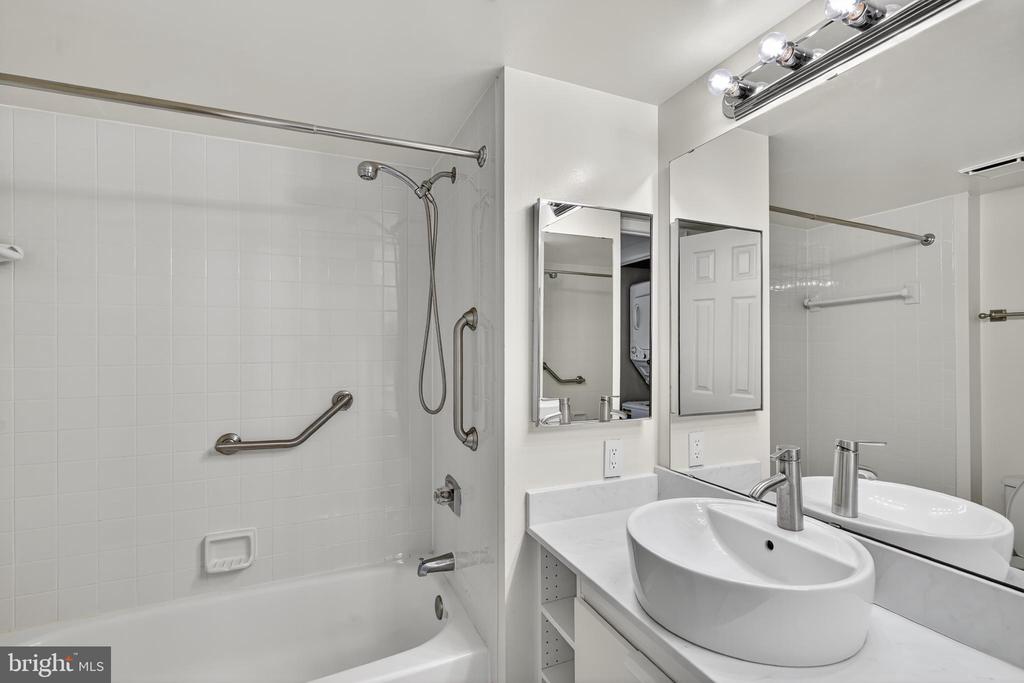 10101 GROSVENOR PLACE 1603