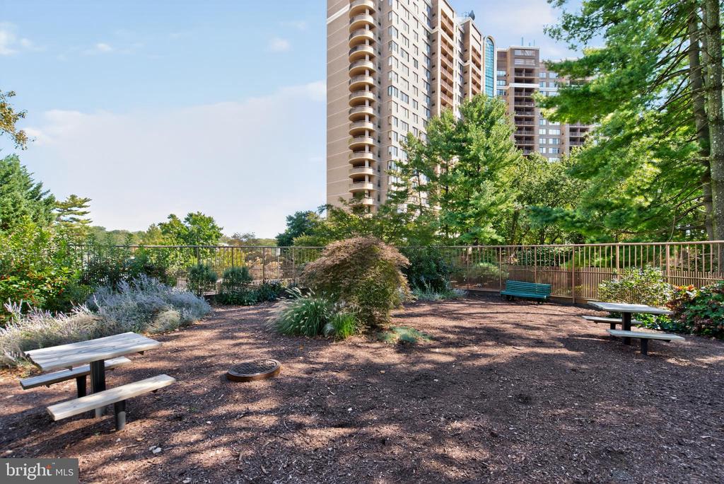 10101 GROSVENOR PLACE 1603