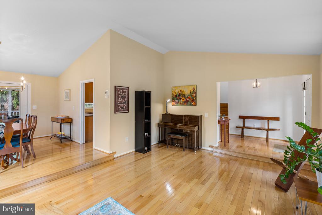 6 CHANCELET COURT