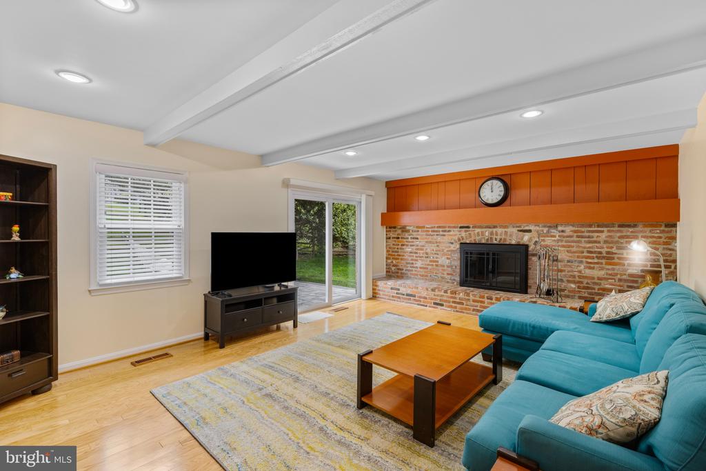 6 CHANCELET COURT