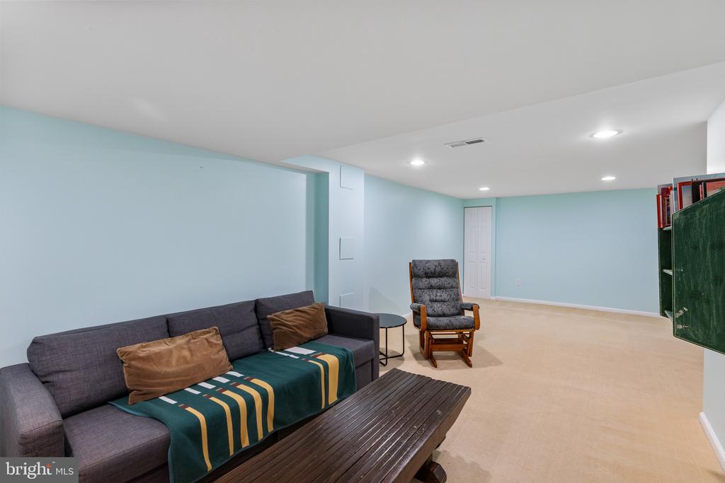 6 CHANCELET COURT