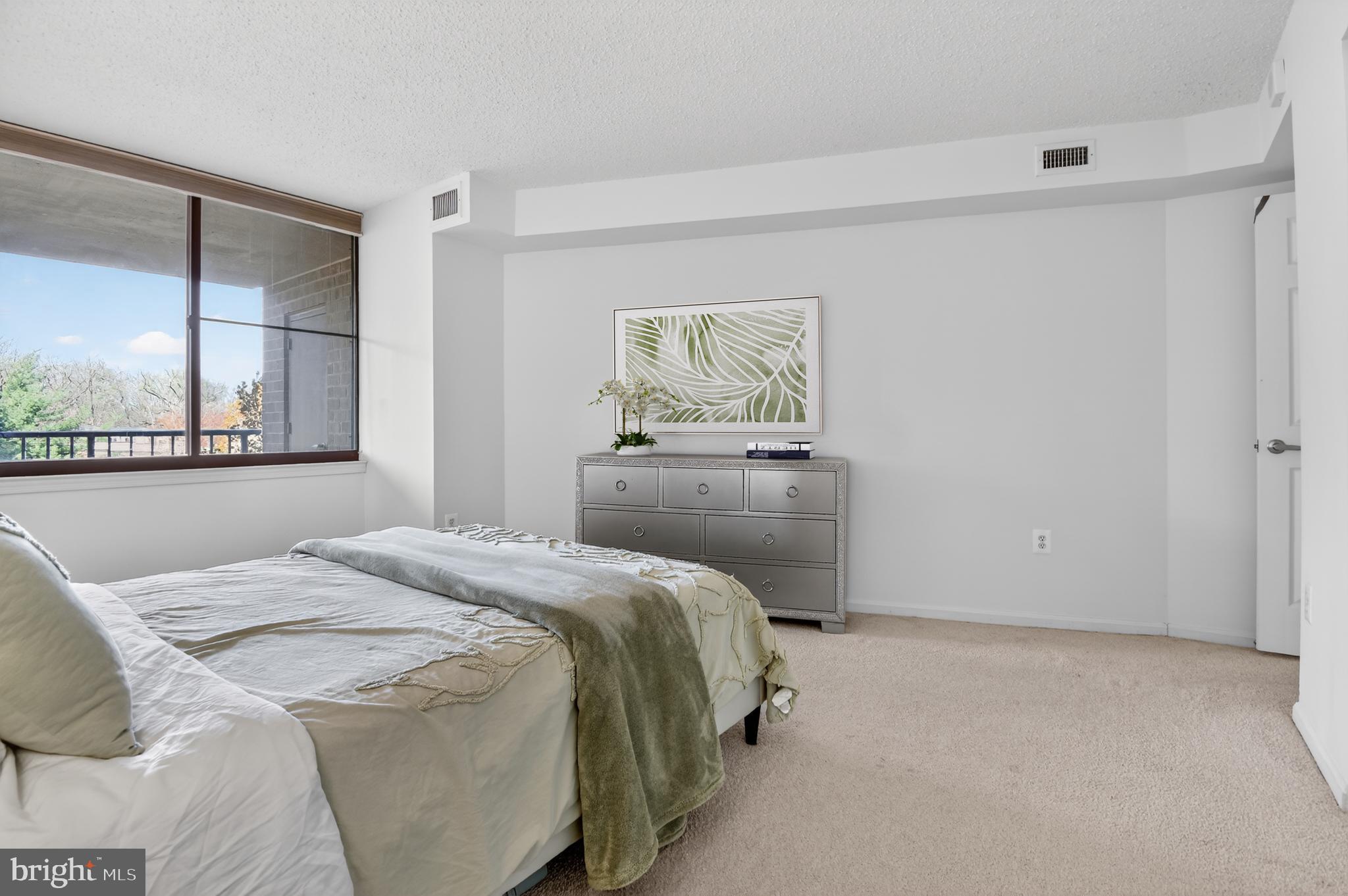 10101 GROSVENOR 701