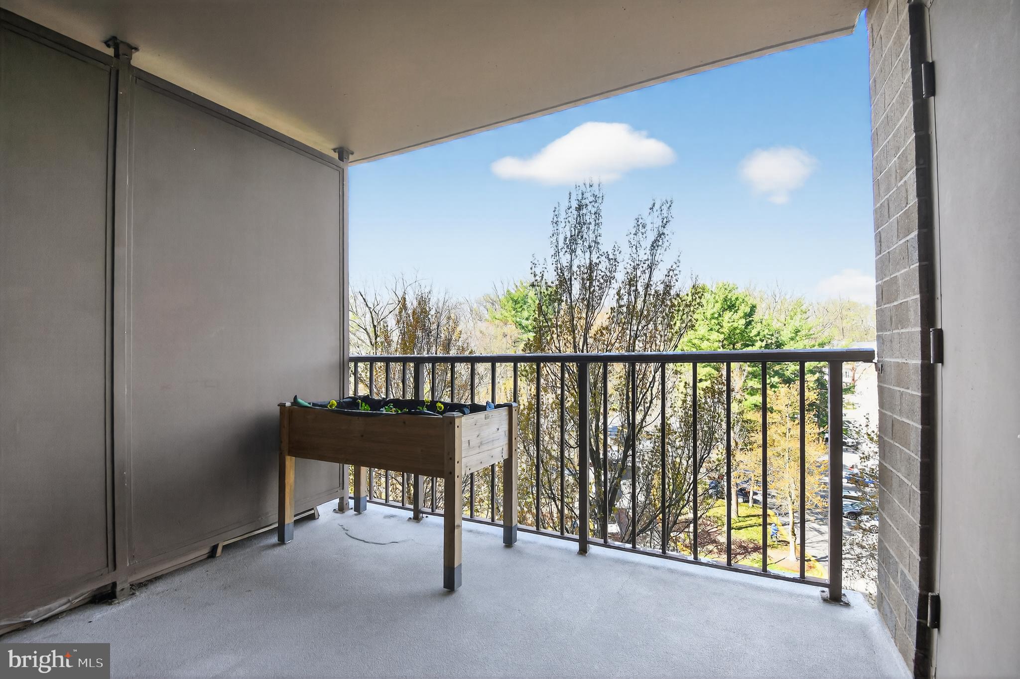 10101 GROSVENOR 701