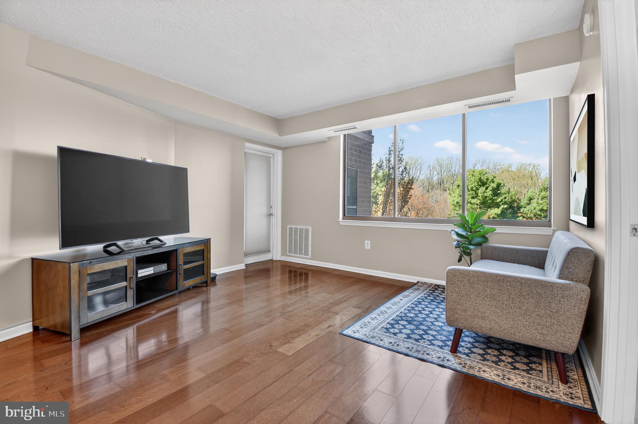 10101 GROSVENOR 701