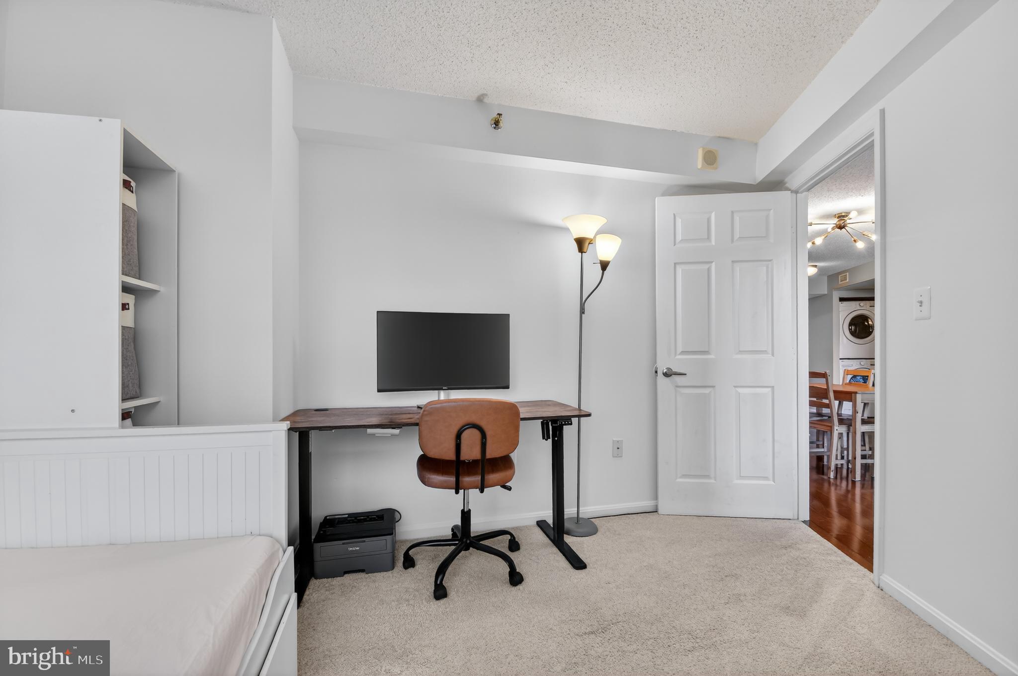 10101 GROSVENOR 701