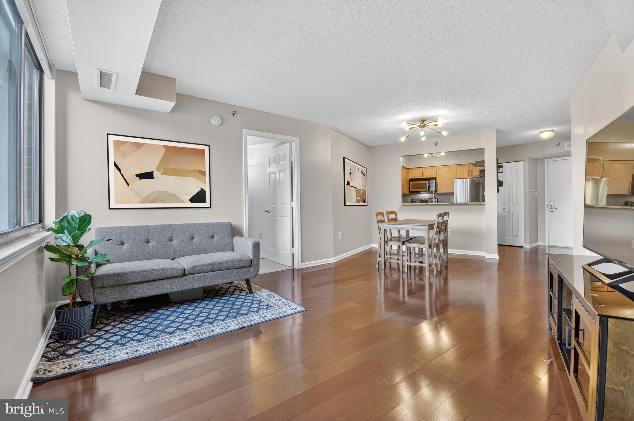 10101 GROSVENOR 701