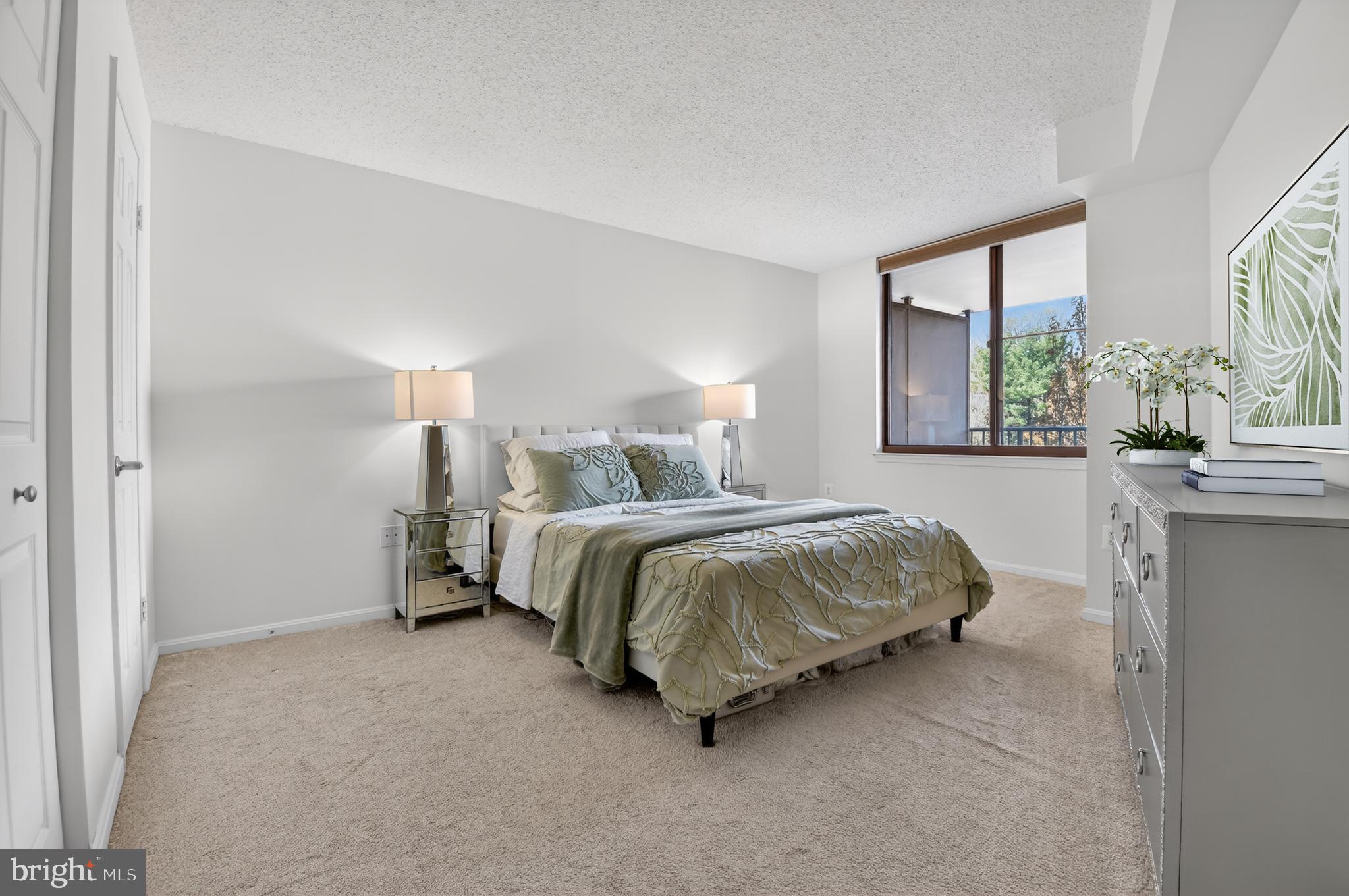 10101 GROSVENOR 701