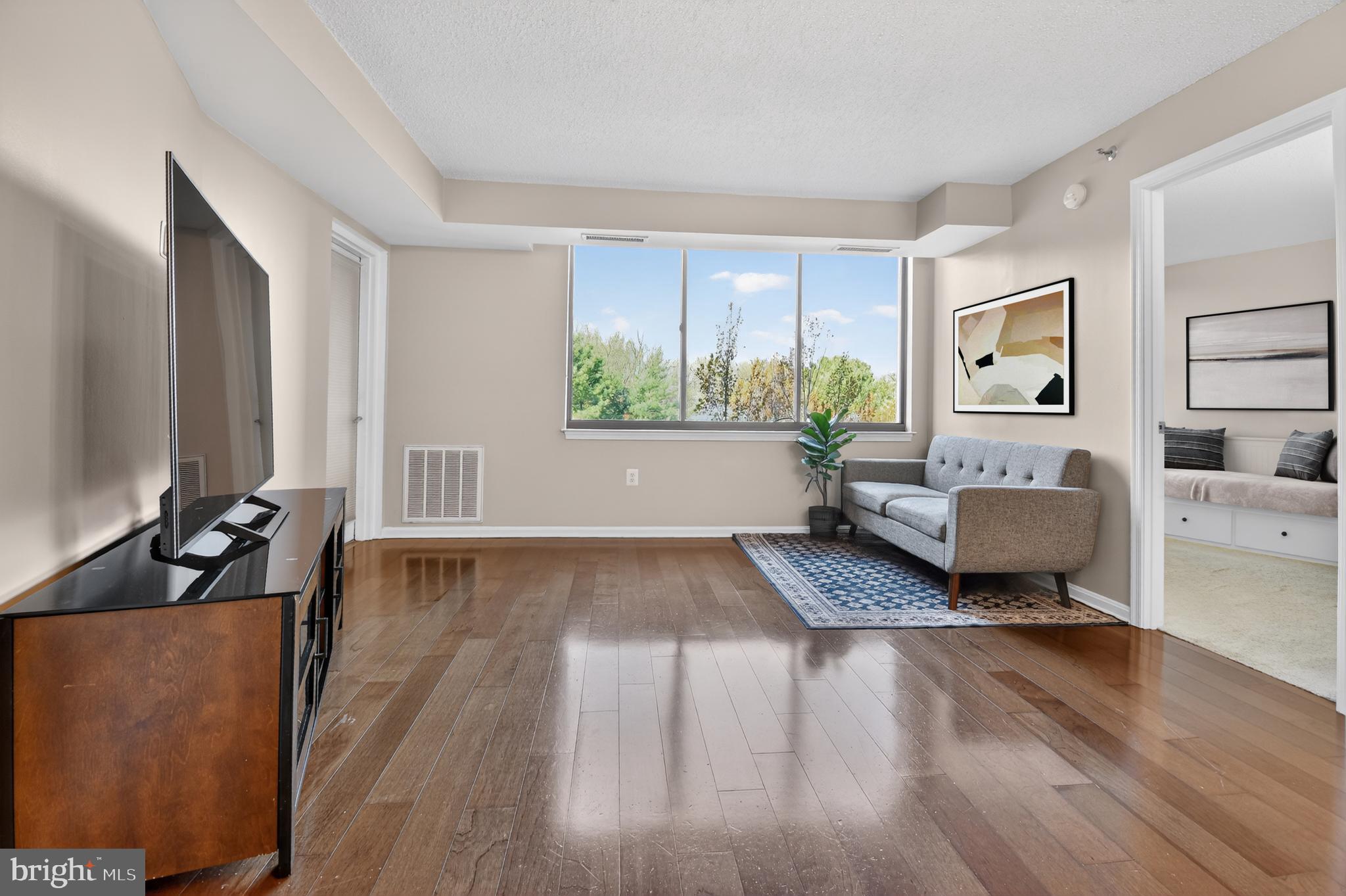 10101 GROSVENOR 701