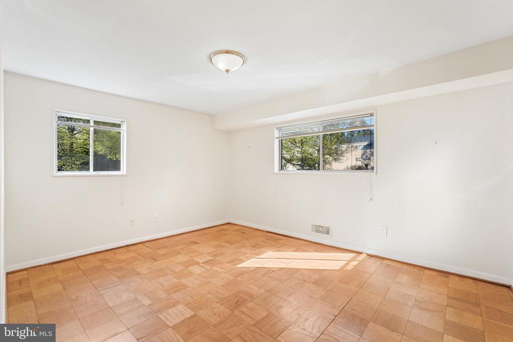 10630 MONTROSE AVENUE 104