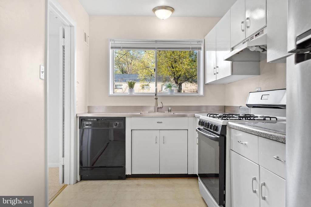 10630 MONTROSE AVENUE 104