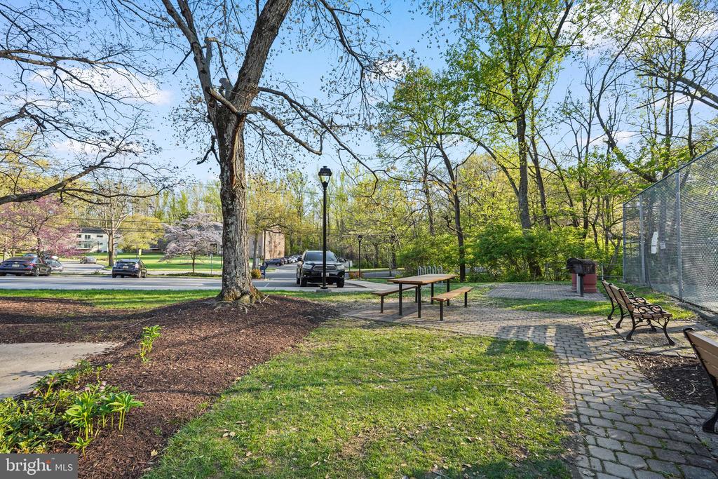 10630 MONTROSE AVENUE 104