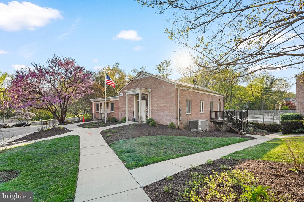 10630 MONTROSE AVENUE 104