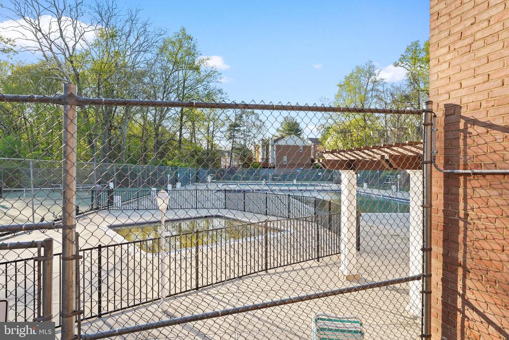 10630 MONTROSE AVENUE 104